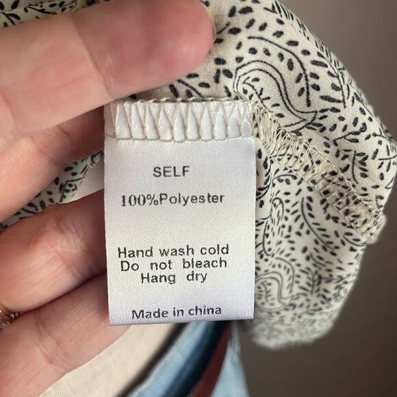 Mod Ref Cap Sleeve Cream/Black Top. Size Small. Great condition. - Picture 4 of 5